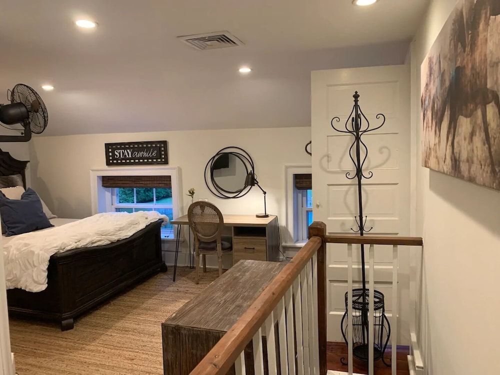 Historic Boyd Harvey House and Grounds 2 Bedroom Home by RedAwning House, 2 Bedrooms 2