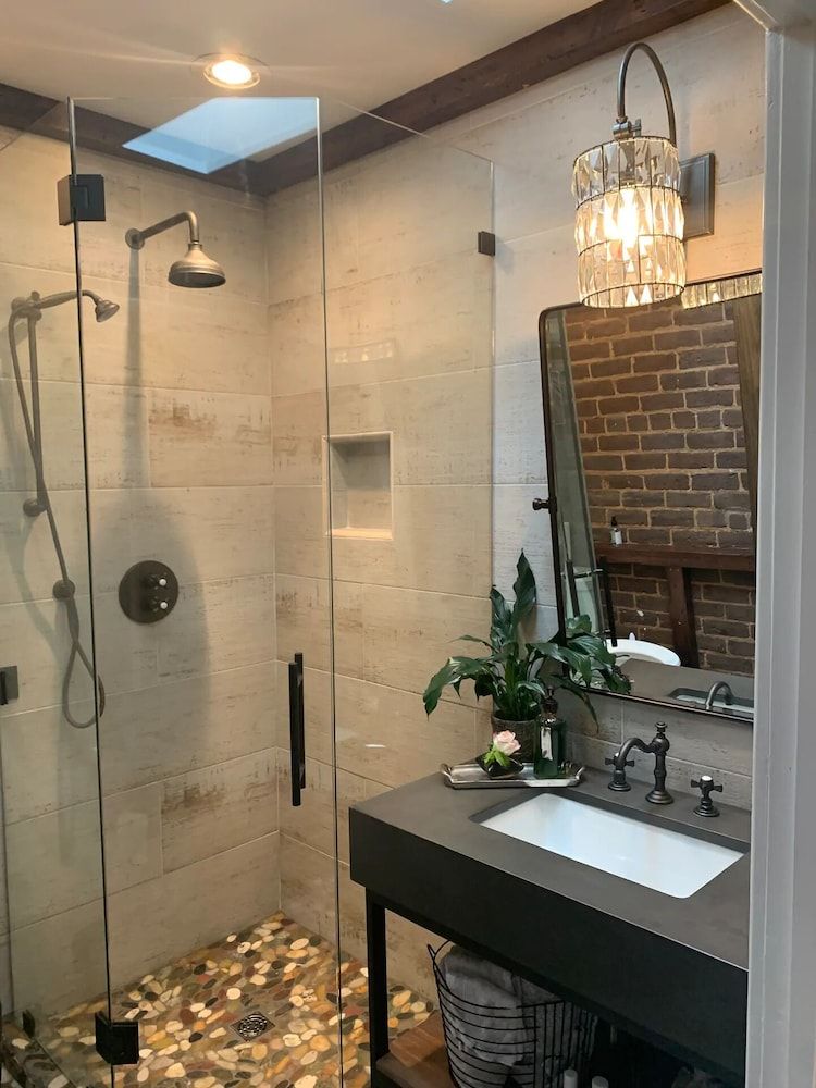 Historic Boyd Harvey House and Grounds 2 Bedroom Home by RedAwning House, 2 Bedrooms 17