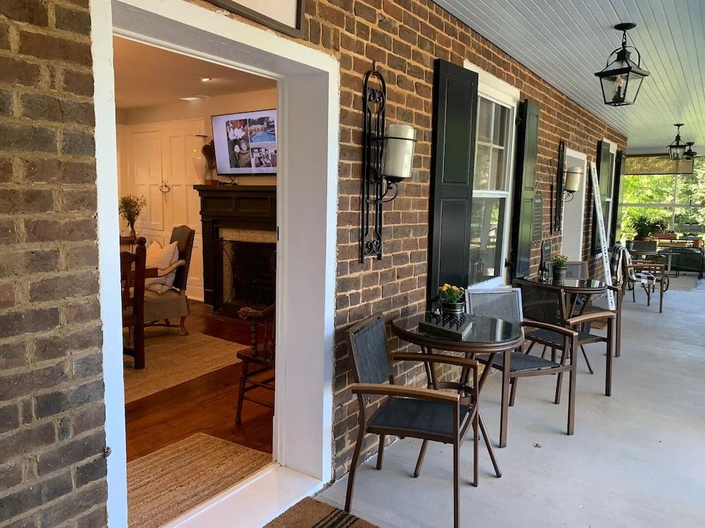 Historic Boyd Harvey House and Grounds 2 Bedroom Home by RedAwning House, 2 Bedrooms 6