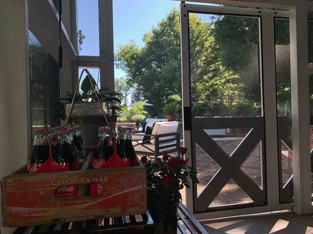 Historic Boyd Harvey House and Grounds 2 Bedroom Home by RedAwning House, 2 Bedrooms 11