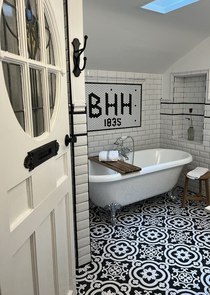 Historic Boyd Harvey House and Grounds 2 Bedroom Home by RedAwning House, 2 Bedrooms 13