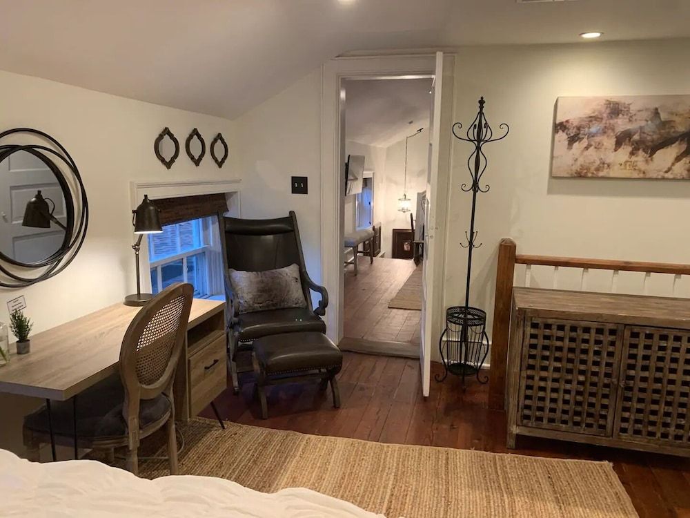 Historic Boyd Harvey House and Grounds 2 Bedroom Home by RedAwning House, 2 Bedrooms 3