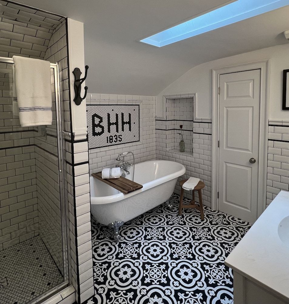 Historic Boyd Harvey House and Grounds 2 Bedroom Home by RedAwning House, 2 Bedrooms 16