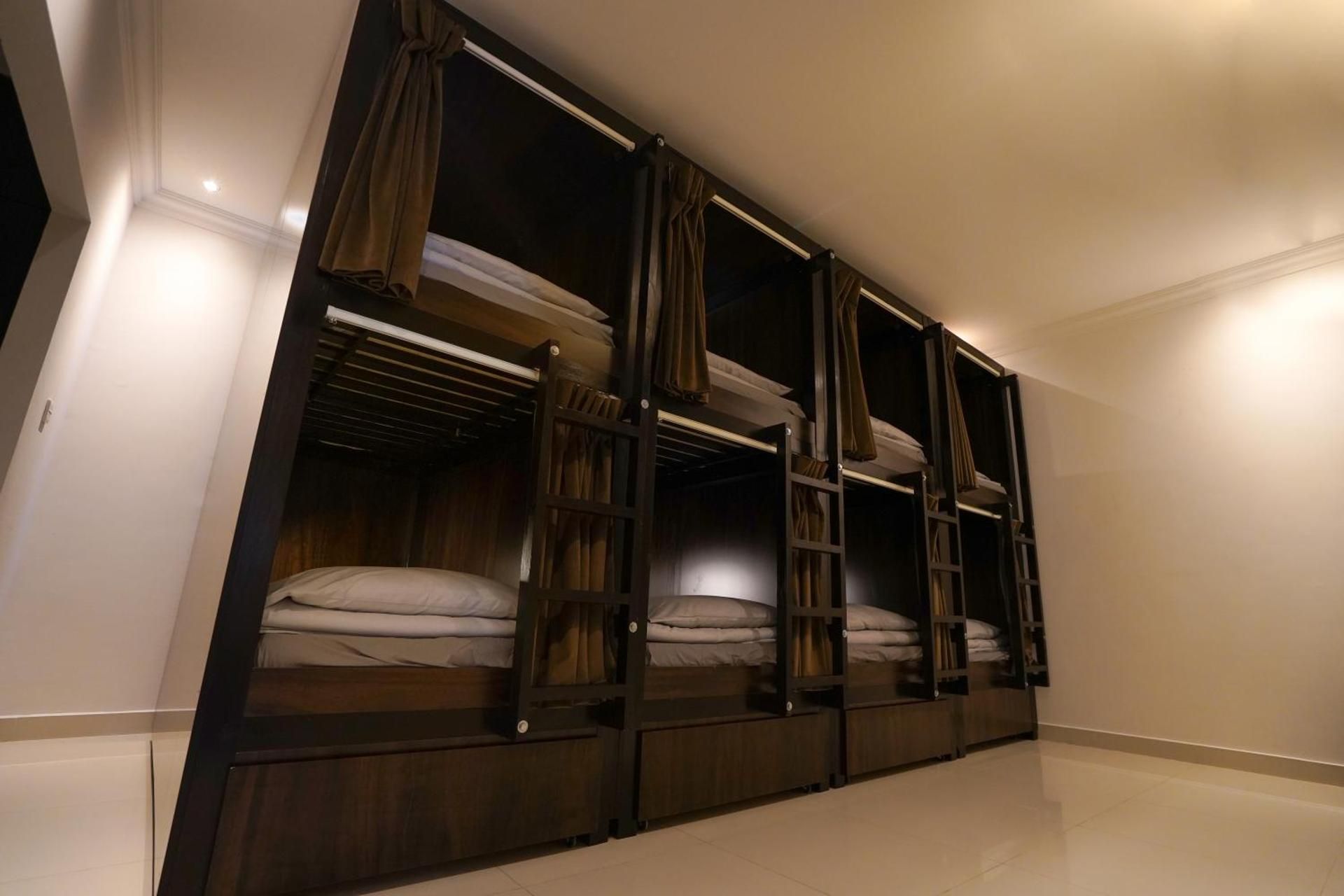 Maison Miraj Hostel Single Bed in Male Dormitory Room with Shared Bathroom 3