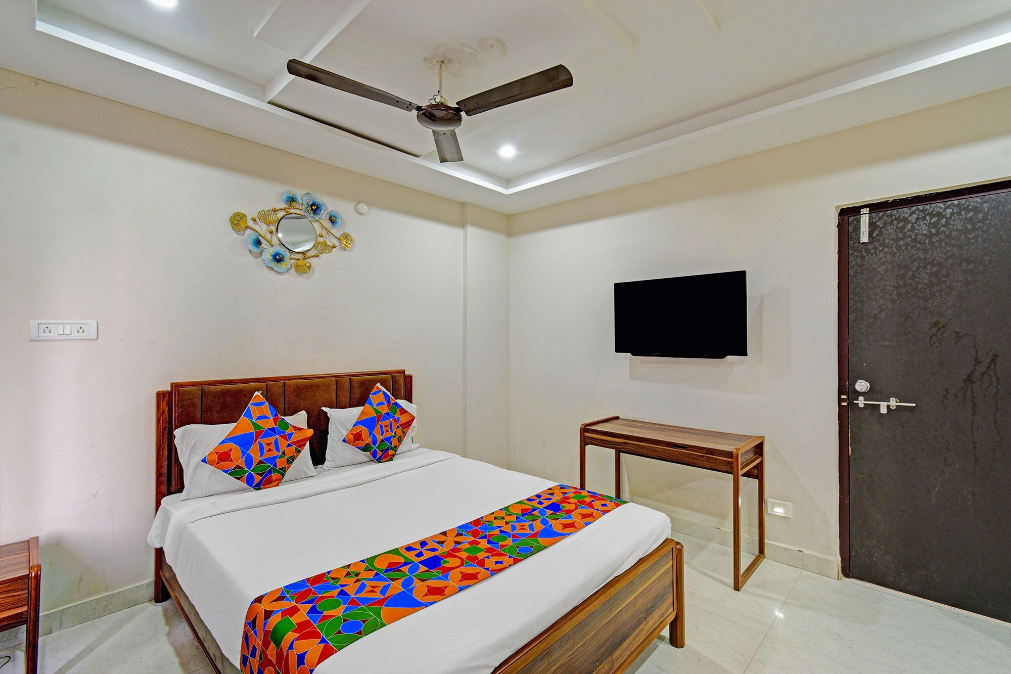 Via Silver Suites Deluxe Room 3