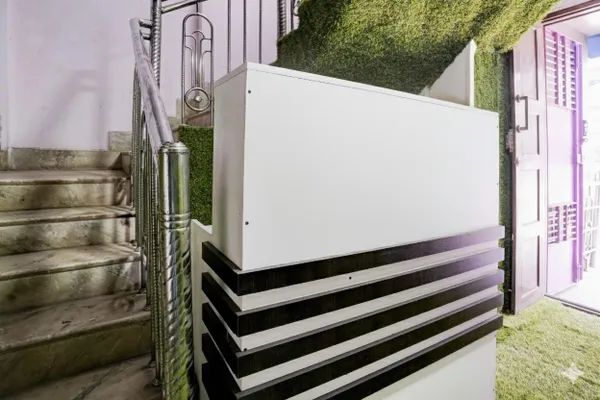 Side Image 2