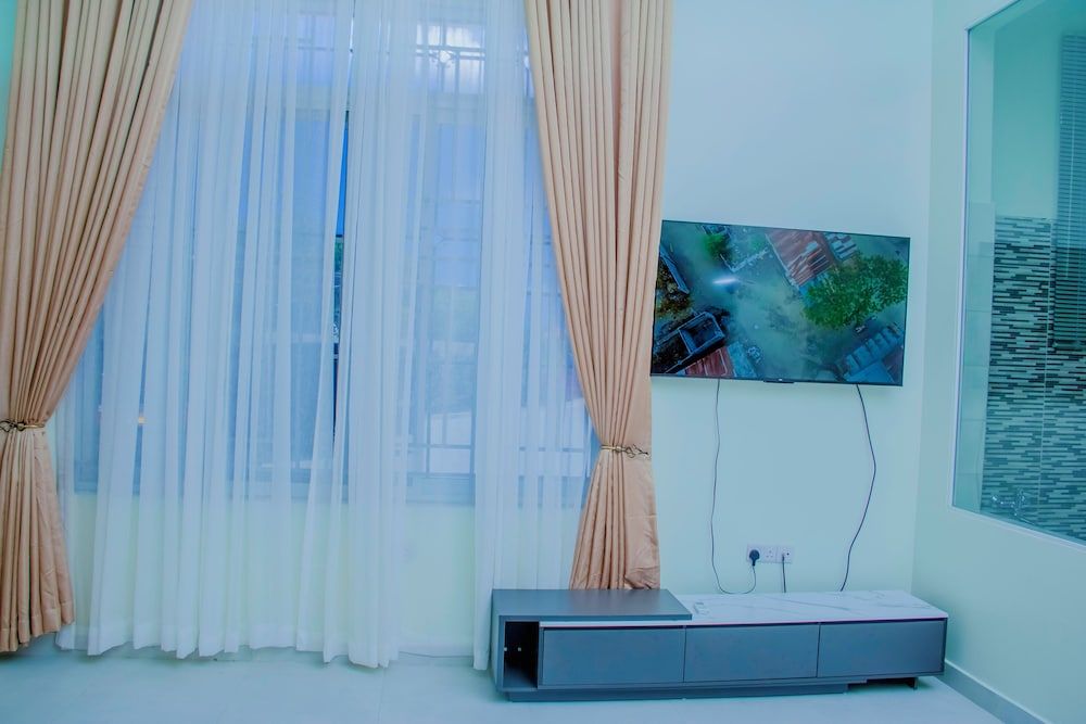 MEGA Lodge Executive Double Room, 1 King Bed 4