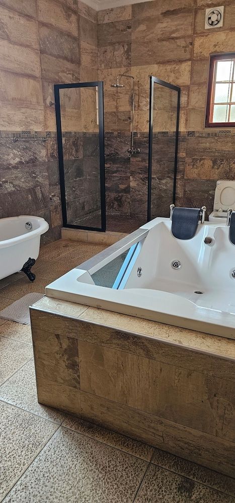 TumTowa Luxury Superior Double Room, Executive Level 7