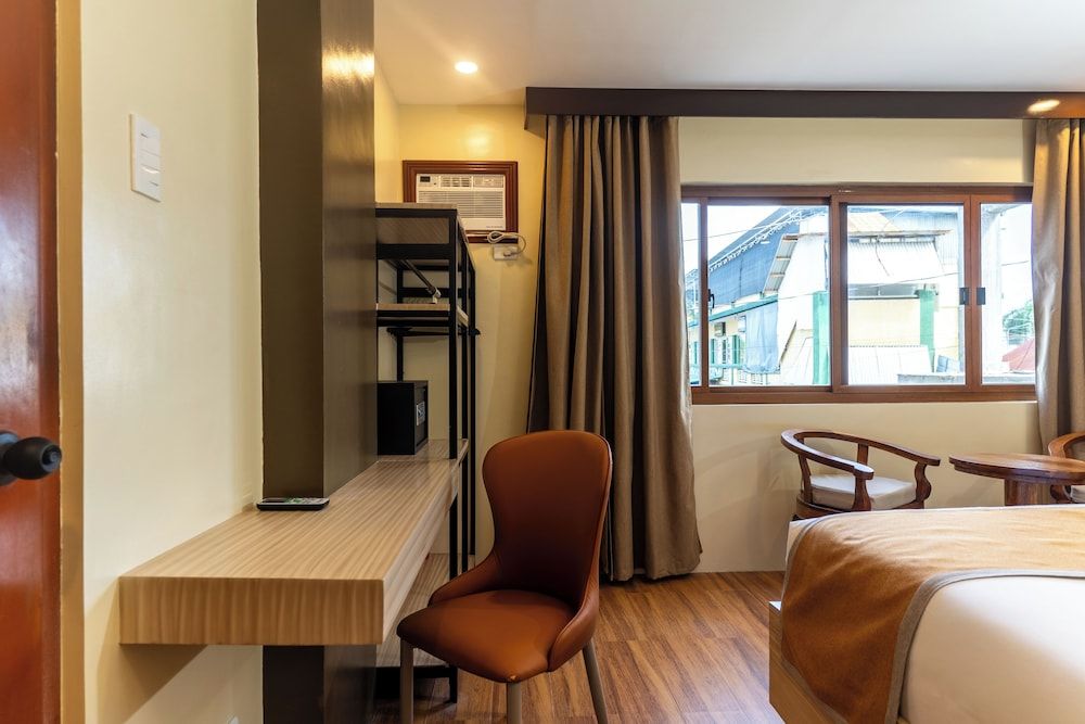 Hollywood Hotel Puerto Princesa Executive Suite 6