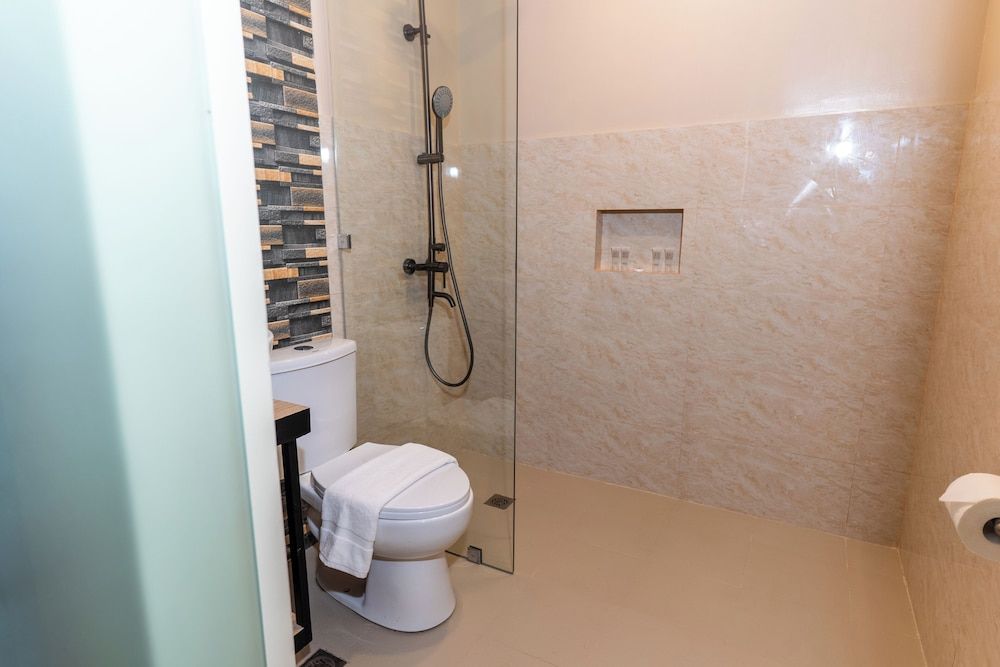 Hollywood Hotel Puerto Princesa Executive Suite 3