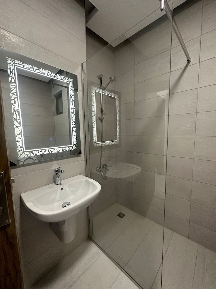 Cozy Home Near All Services 20 Apartment, 2 Bedrooms, Accessible, Smoking 12