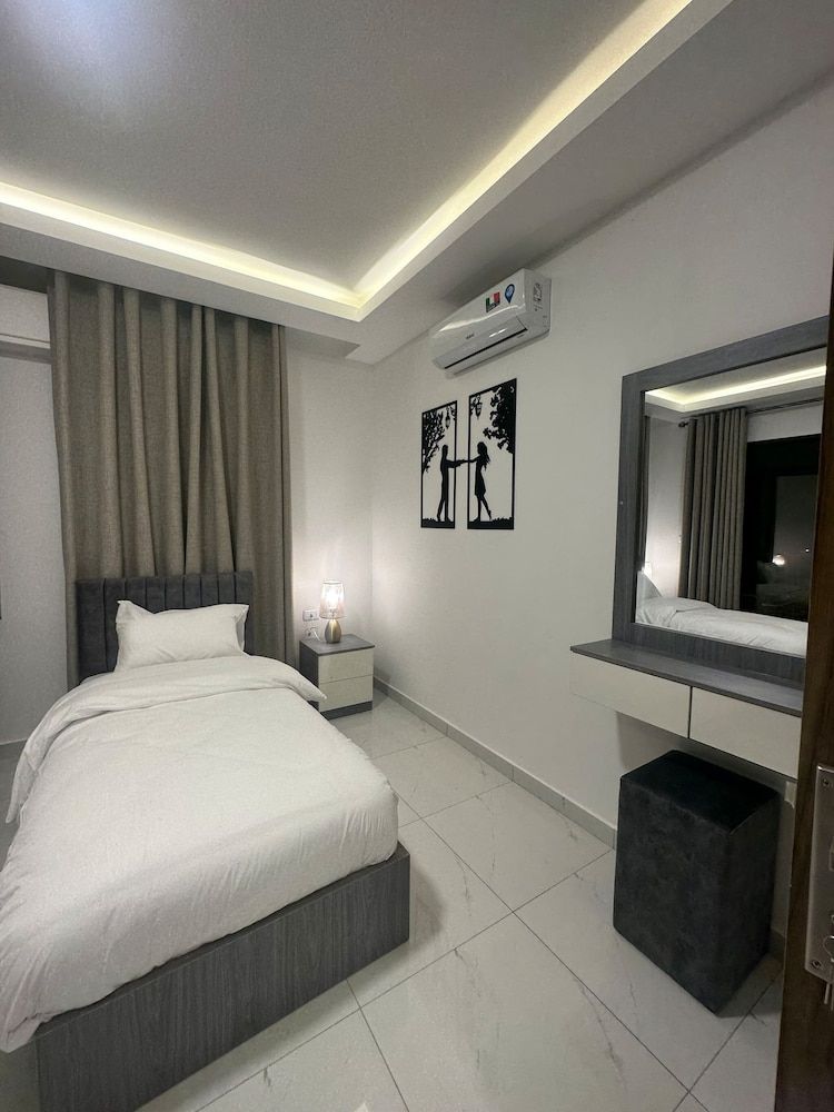 Cozy Home Near All Services 20 Apartment, 2 Bedrooms, Accessible, Smoking 7