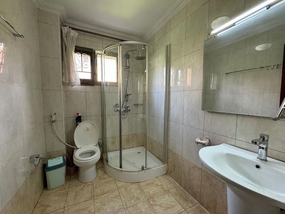 Iwacu Hotel Classic Double Room, Lake View 2