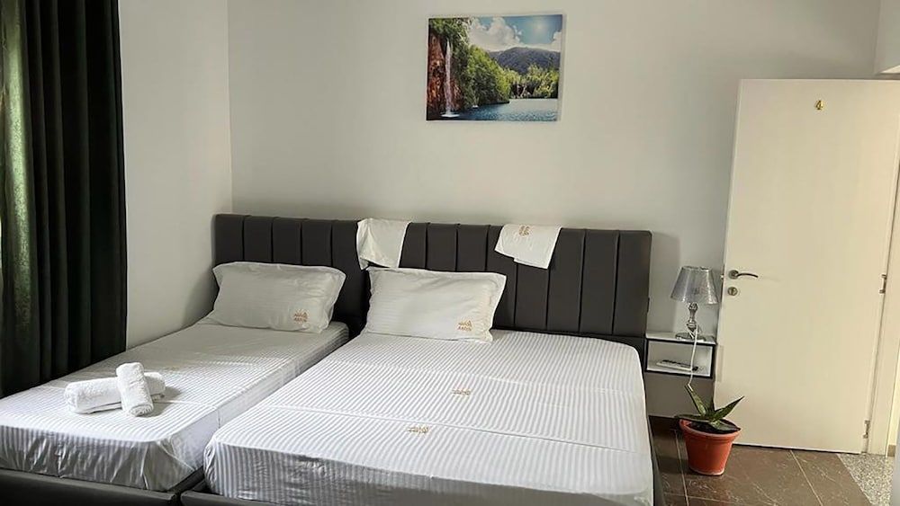 VILA AARON Triple Room, Kitchen 2