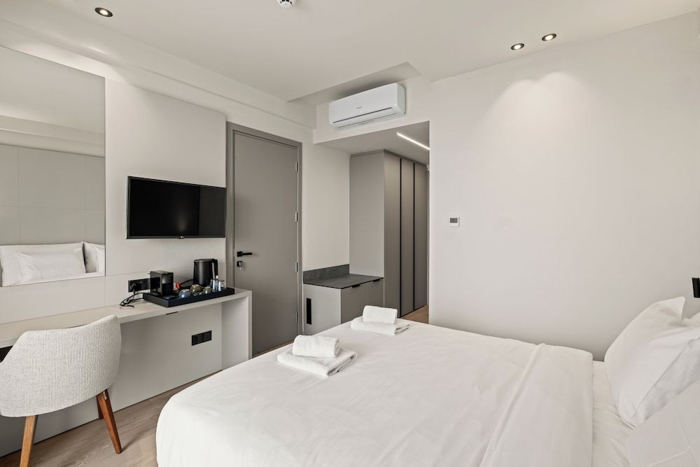 Warner Boutique Hotel Classic Double Room, Balcony, City View