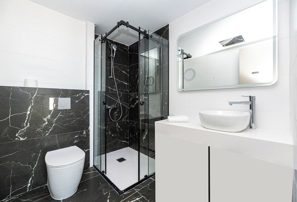 Warner Boutique Hotel Classic Double Room, Balcony, City View 5