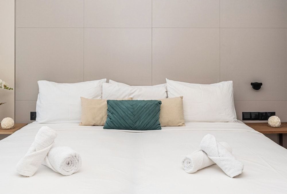 Warner Boutique Hotel Classic Double Room, Balcony, City View 2