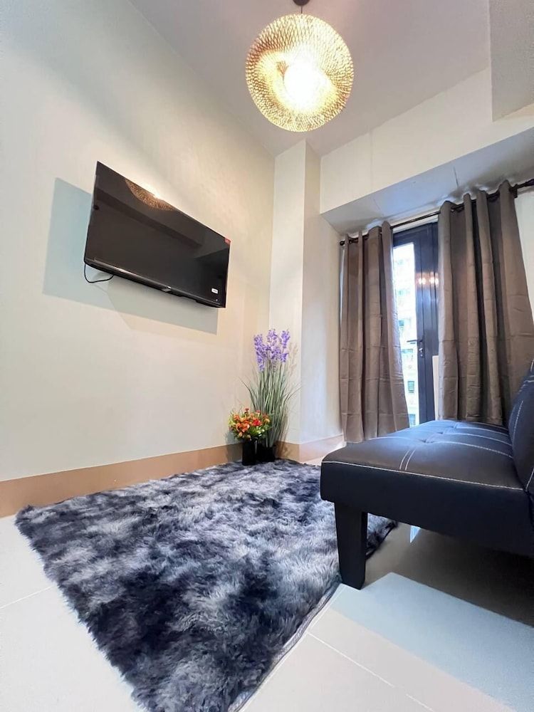 SHORE 3 RESIDENCES Comfort Condo, 1 Bedroom, Balcony, Pool View 239