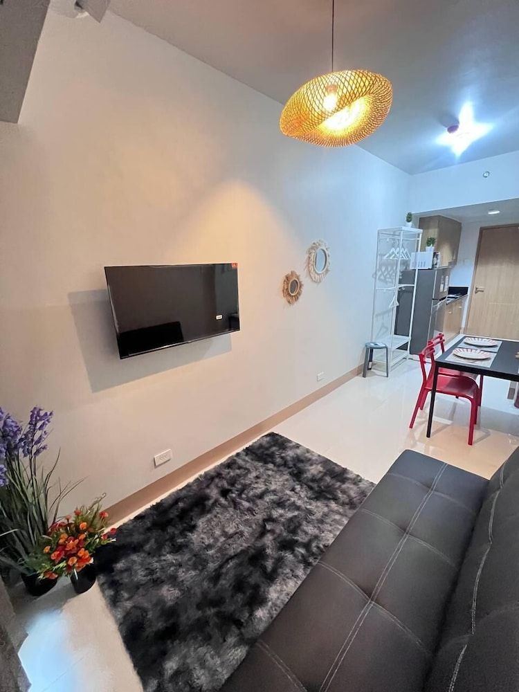 SHORE 3 RESIDENCES Comfort Condo, 1 Bedroom, Balcony, Pool View 274