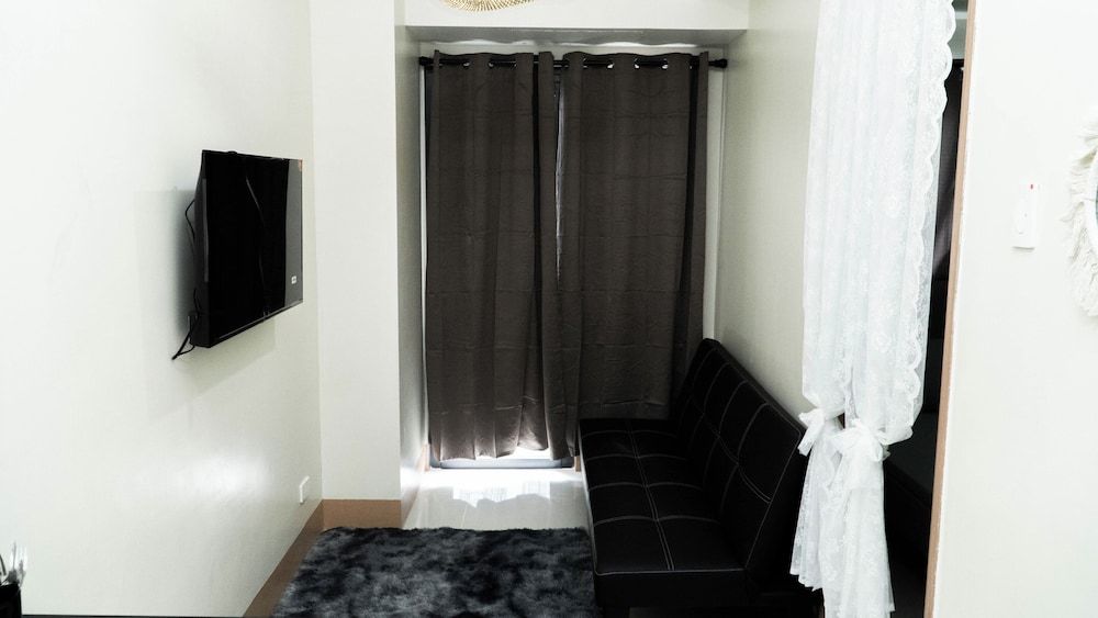 SHORE 3 RESIDENCES Comfort Condo, 1 Bedroom, Balcony, Pool View 295