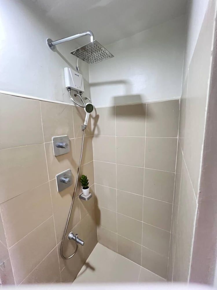 SHORE 3 RESIDENCES Comfort Condo, 1 Bedroom, Balcony, Pool View 127