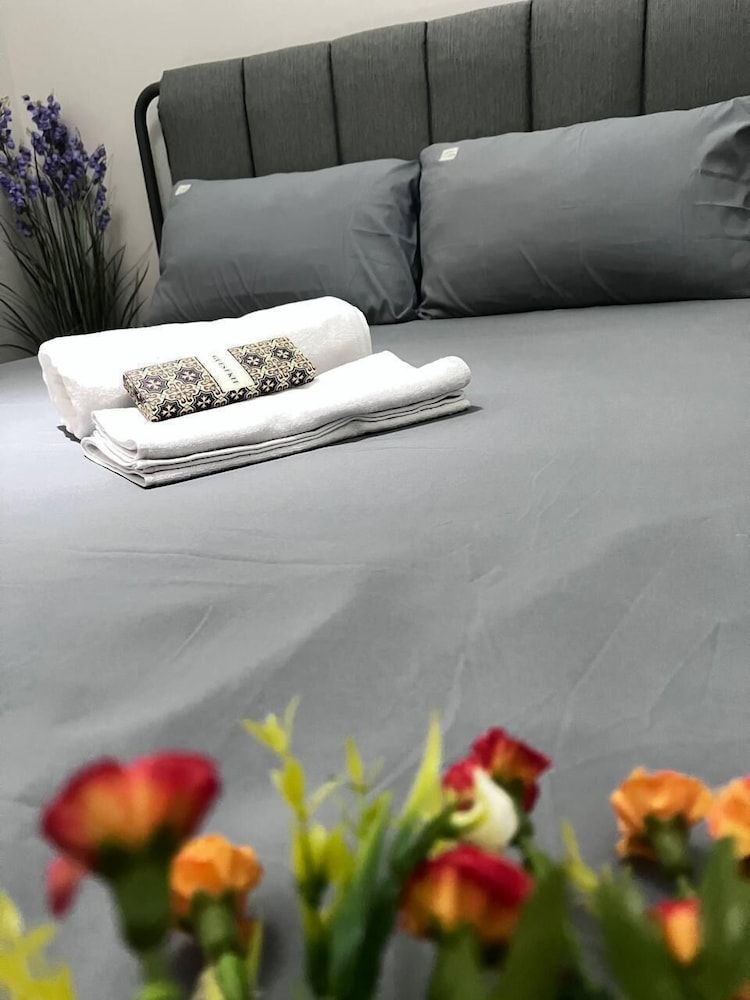 SHORE 3 RESIDENCES Comfort Condo, 1 Bedroom, Balcony, Pool View 85