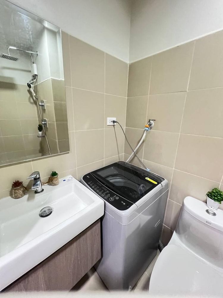 SHORE 3 RESIDENCES Comfort Condo, 1 Bedroom, Balcony, Pool View 162