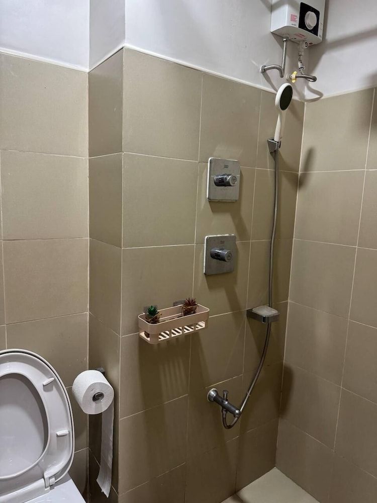 SHORE 3 RESIDENCES Comfort Room 5