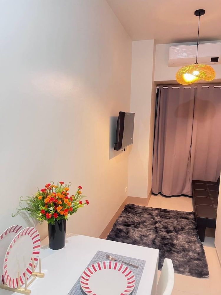 SHORE 3 RESIDENCES Comfort Condo, 1 Bedroom, Balcony, Pool View 204