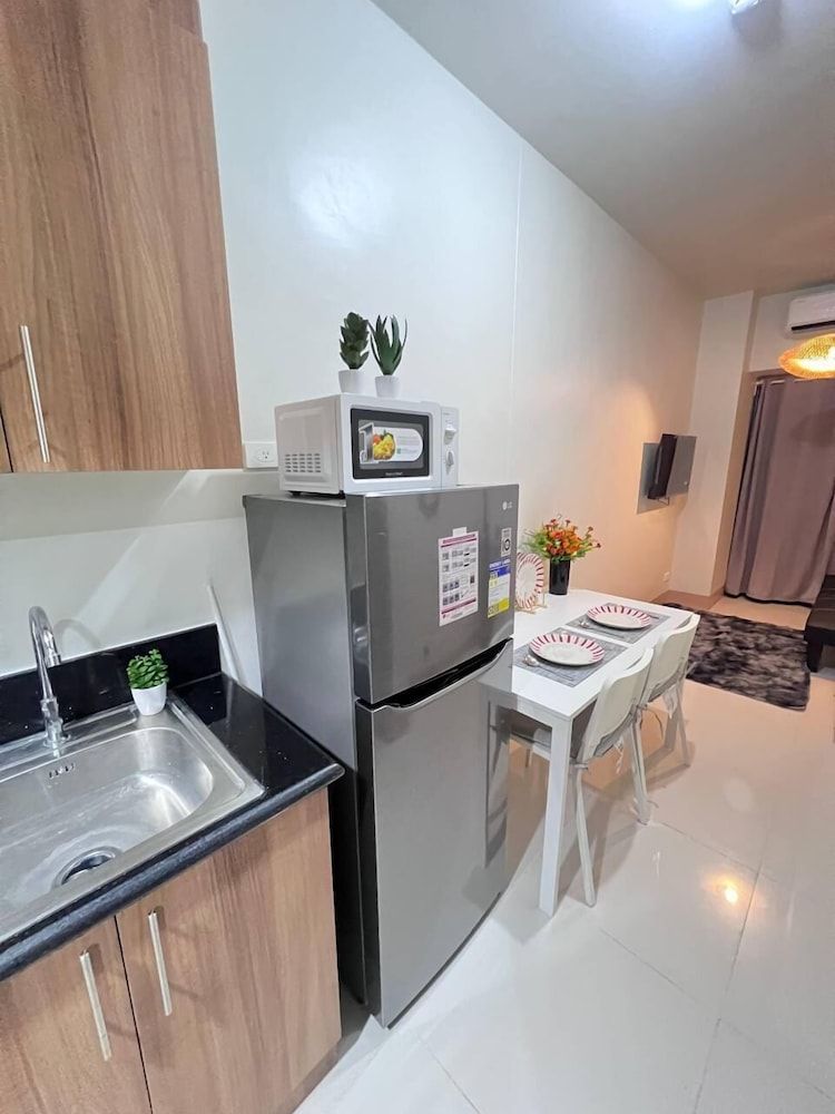 SHORE 3 RESIDENCES Comfort Condo, 1 Bedroom, Balcony, Pool View 225