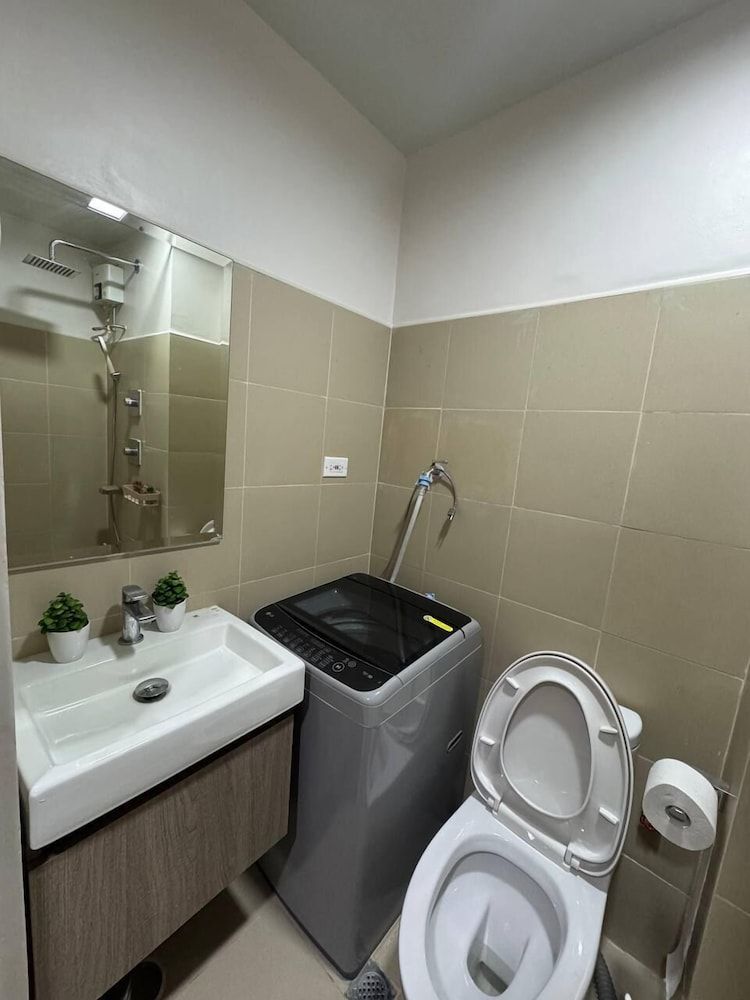 SHORE 3 RESIDENCES Comfort Room 6