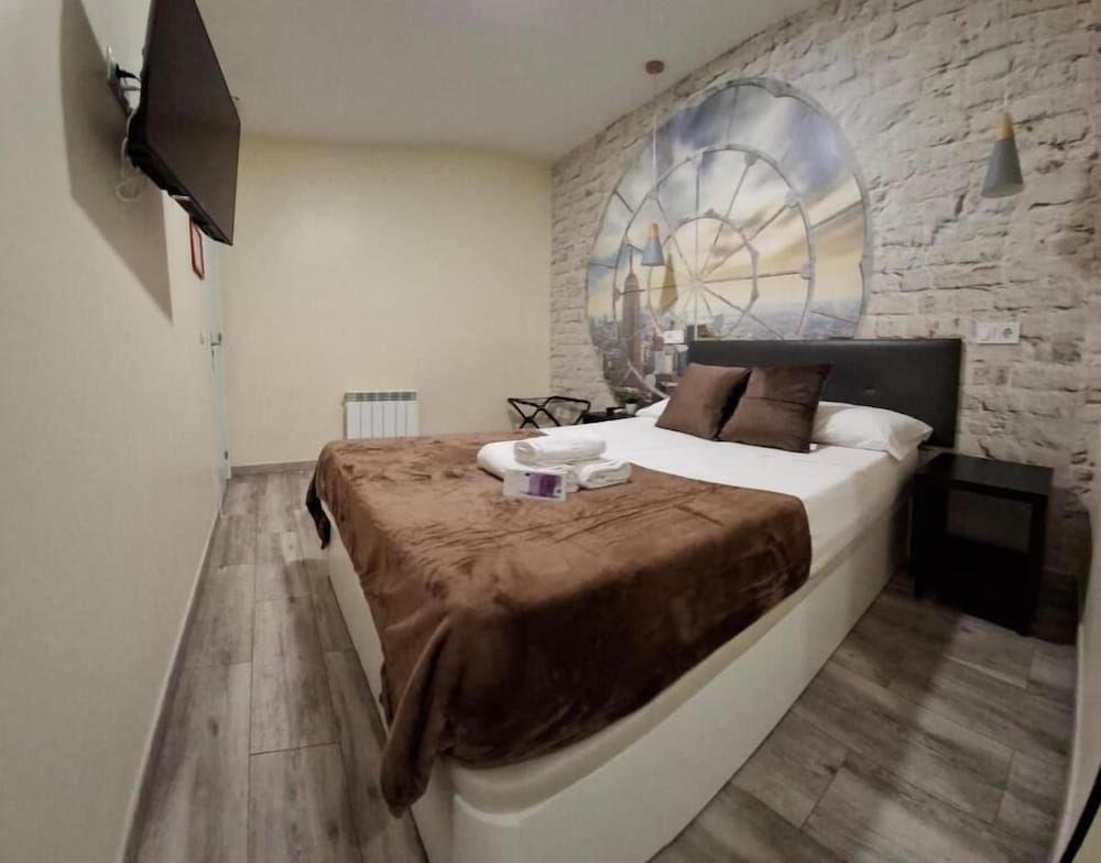 Ch Cruz Madrid Standard Double Room, Courtyard View 4