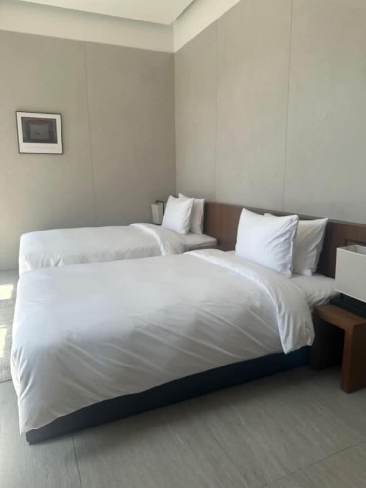 UniIsland The SpaVille Deluxe Spa Twin Room 3