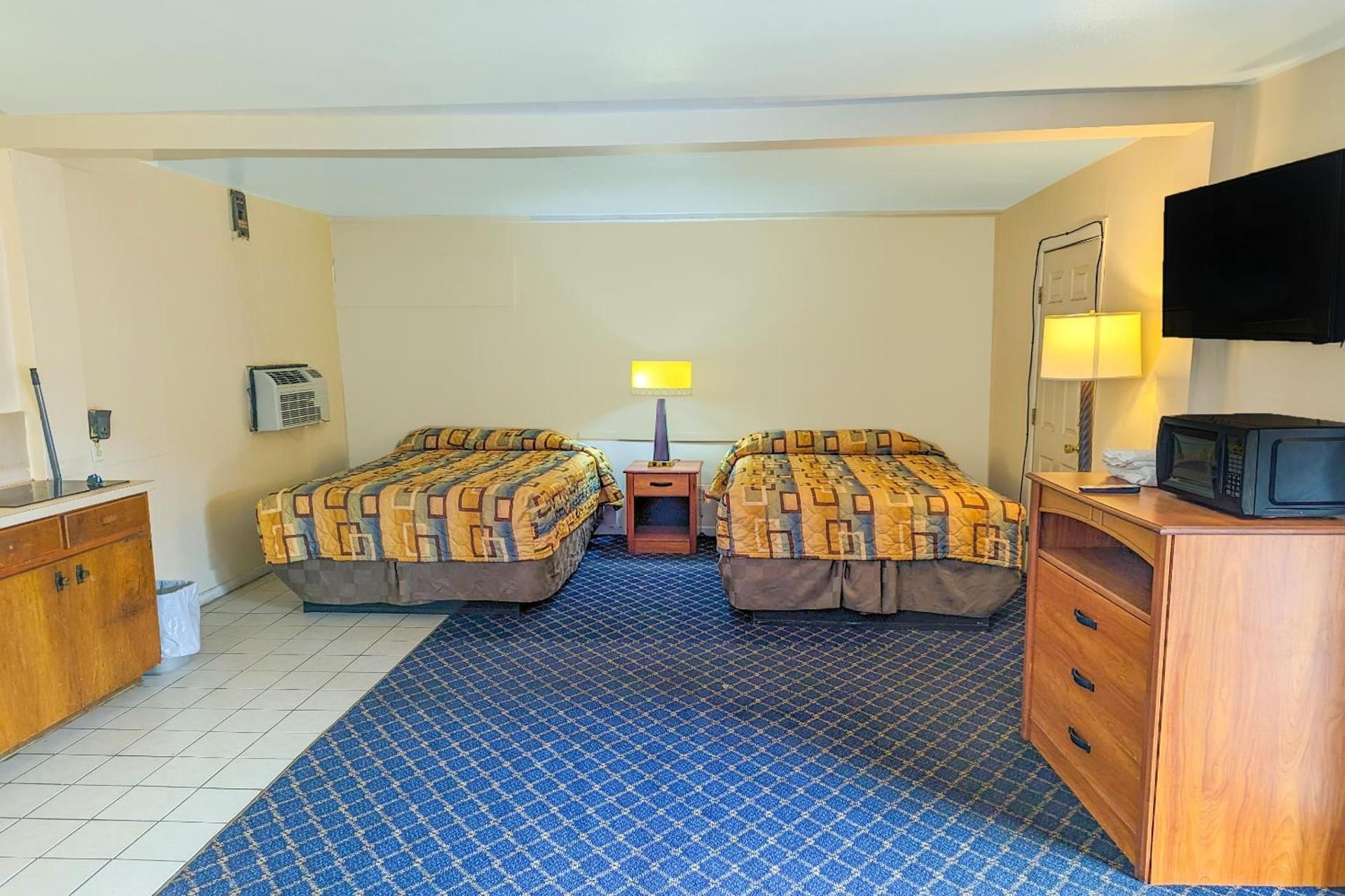 Economy Inn Kingsville 2 Full Beds with Kitchenette