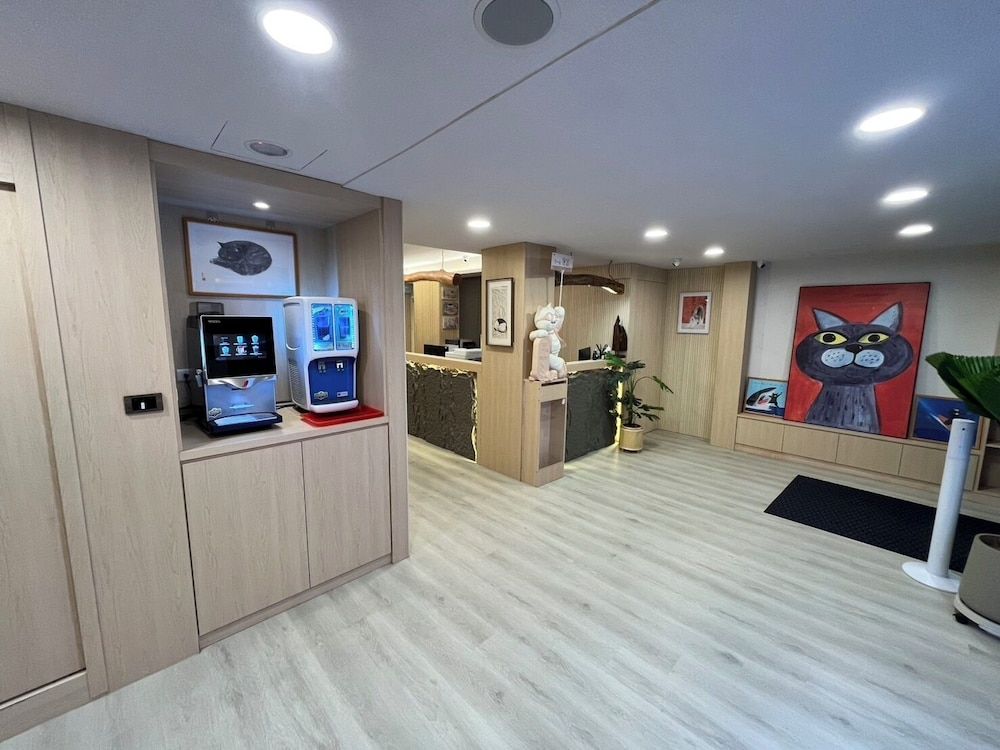 Cat Tail Pocket Inn ximen