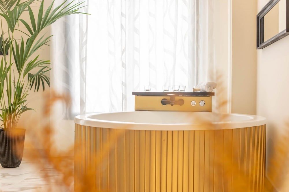 Reina Victoria La Plaza Basic Double Room 8