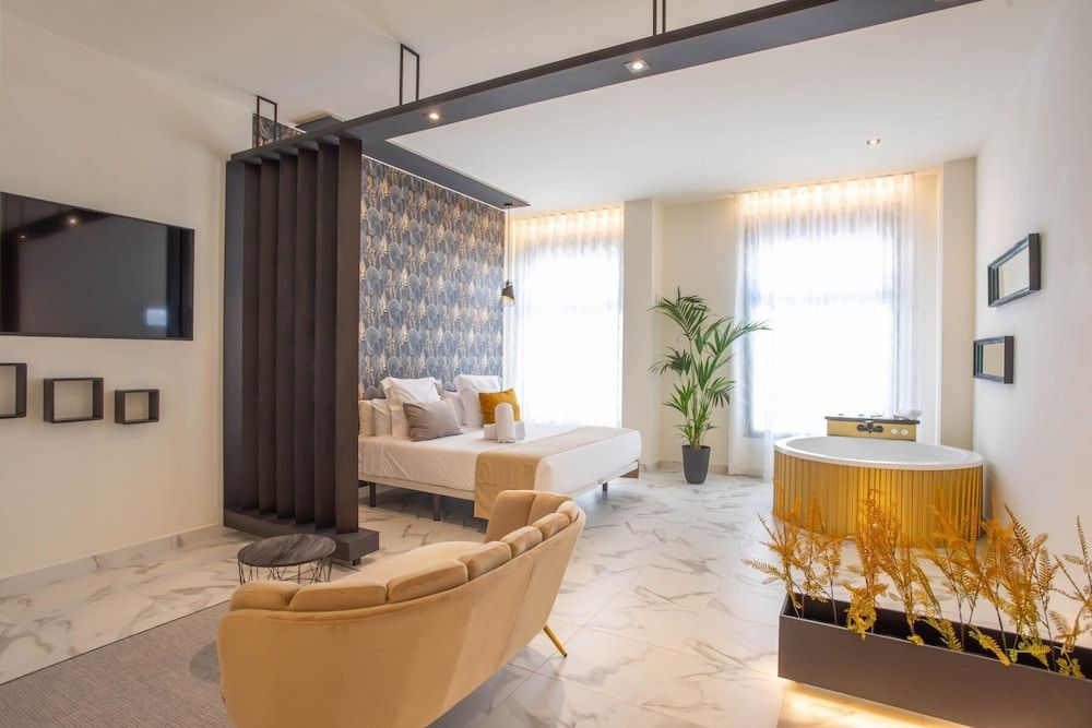 Reina Victoria La Plaza Basic Double Room 6