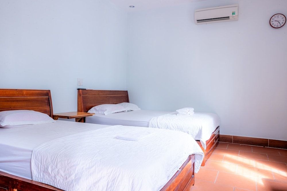 Bungalow Tài Phát Basic Double or Twin Room, Balcony, Courtyard View 3