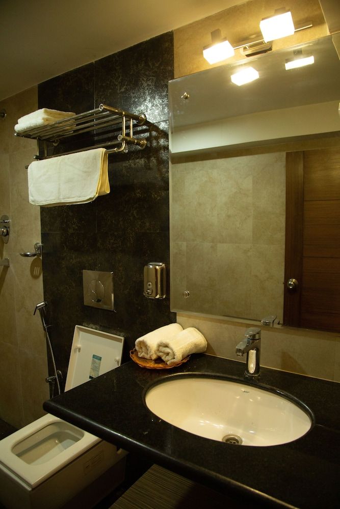 Hotel Traditional Deluxe Twin Room, 2 Twin Beds, Non Smoking 5