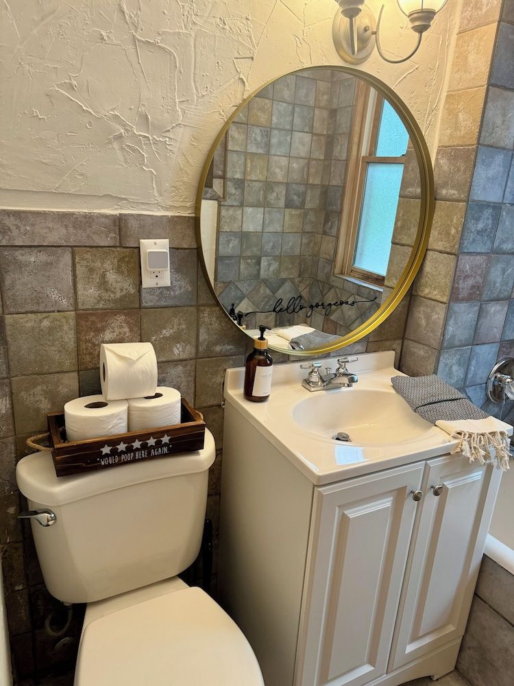 Jungle House Boutique Lofts – Downtown Columbus & Short North Jungle Cabin 3