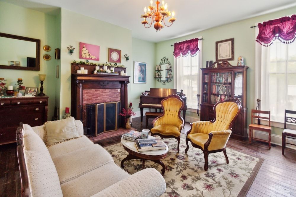 America Room 1 Bedroom by Main Street Bed & Breakfast Room, 1 Bedroom 4