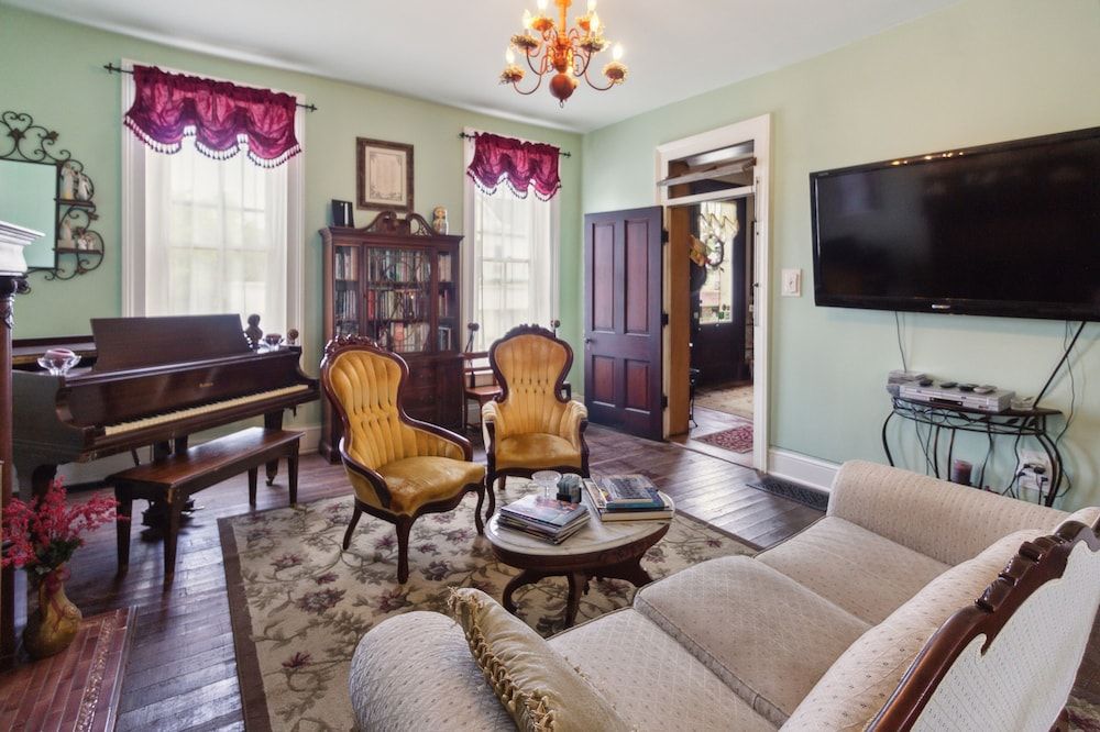 America Room 1 Bedroom by Main Street Bed & Breakfast Room, 1 Bedroom 5