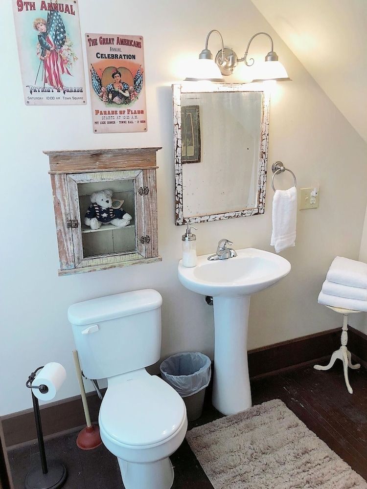 America Room 1 Bedroom by Main Street Bed & Breakfast Room, 1 Bedroom 3