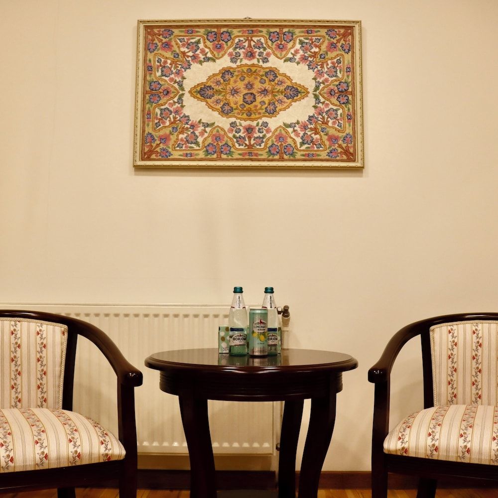 Ikat Villa Deluxe Double Room 3