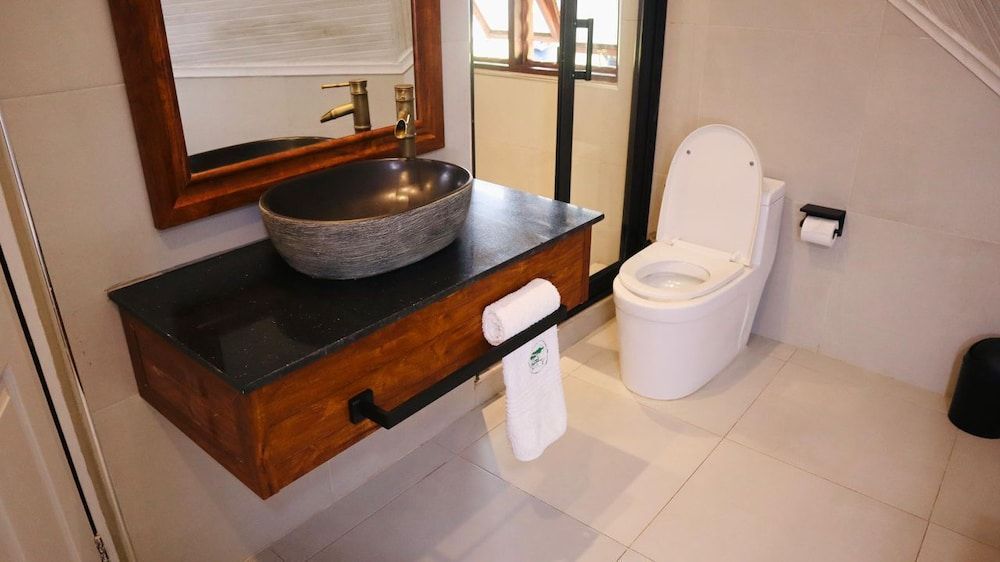 Njele Country Park Deluxe Room 3