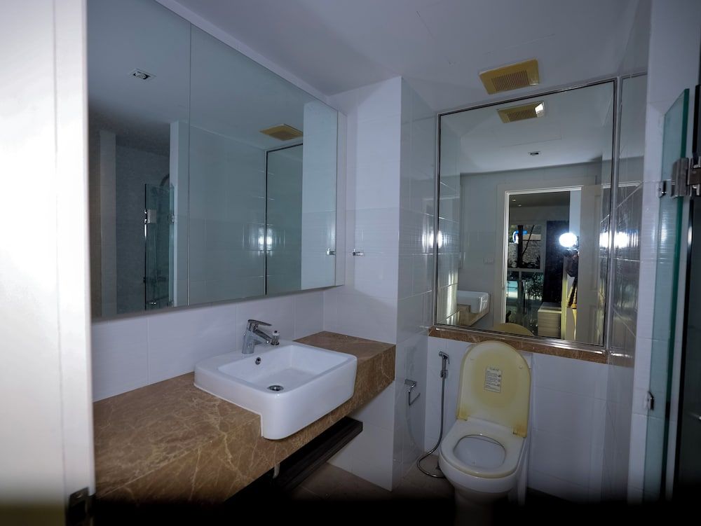 DWIJA HOTEL & SUITE Deluxe Suite, Patio, Pool View 7