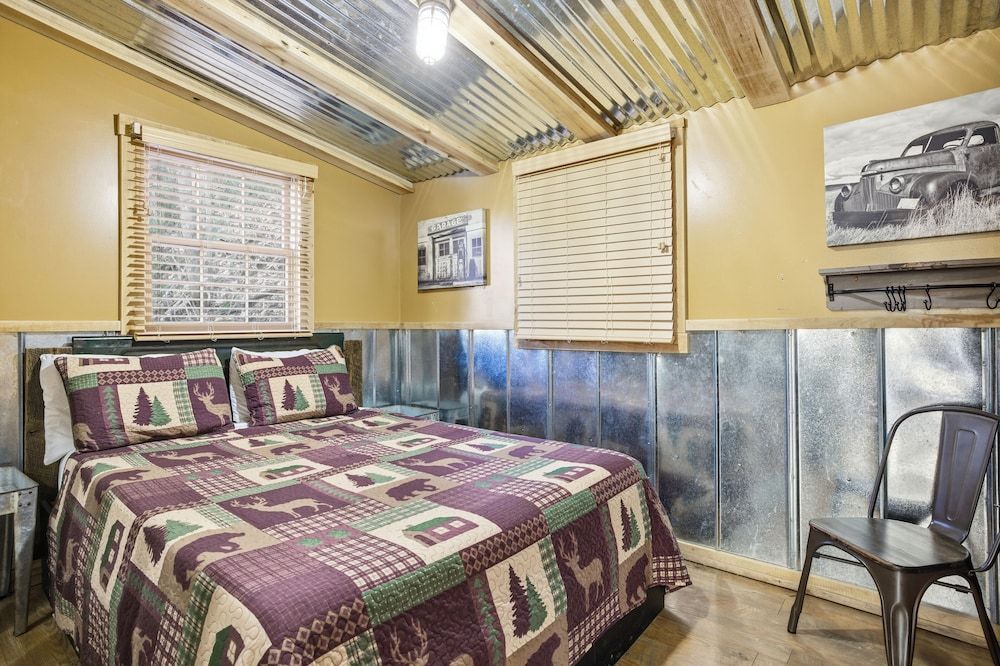 Creekbend 3 Bedroom Home Cabin, 3 Bedrooms 3