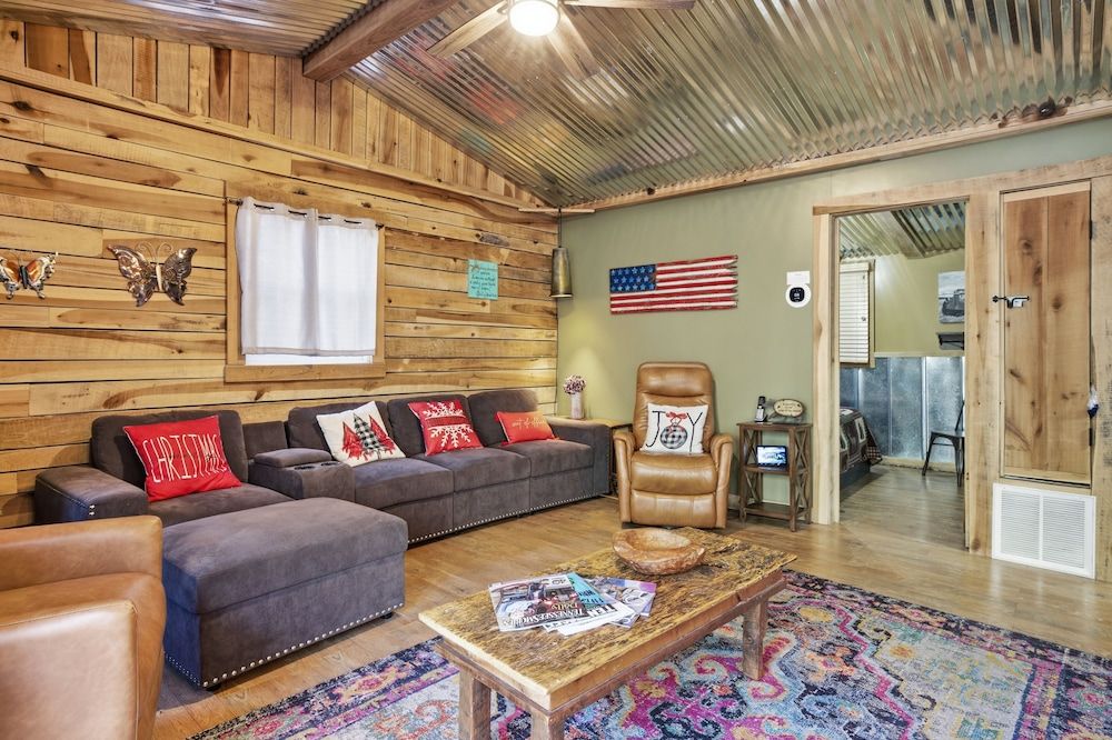 Creekbend 3 Bedroom Home Cabin, 3 Bedrooms 11