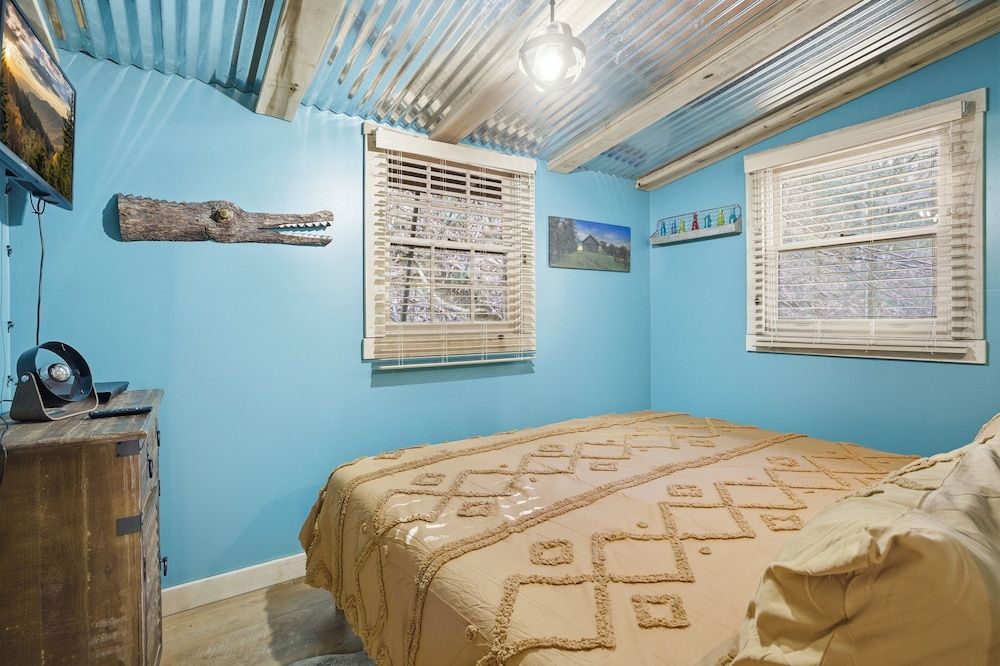 Creekbend 3 Bedroom Home Cabin, 3 Bedrooms