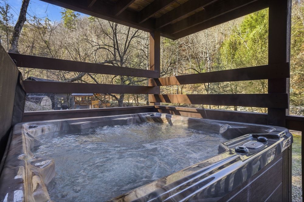 Creekbend 3 Bedroom Home Cabin, 3 Bedrooms 10